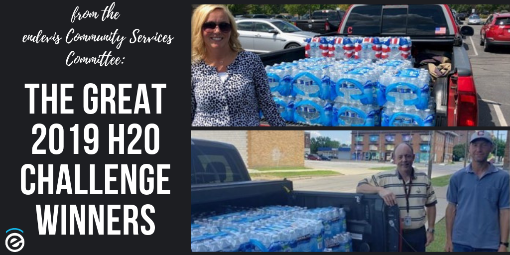 people with truckbeds of water to donate